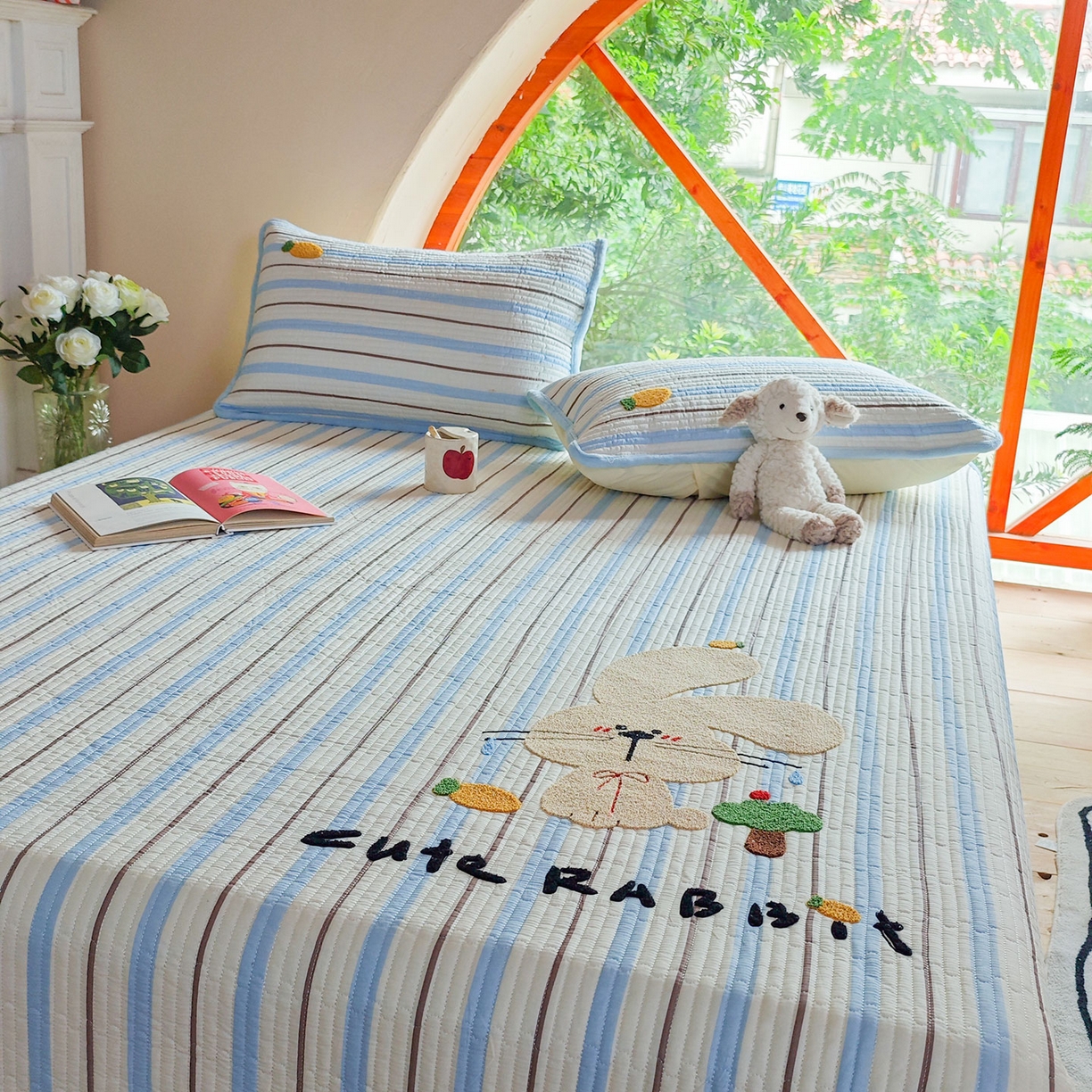 91家纺网 家纺一手货源 找家纺 鑫喜莱家纺 2025新款A版纯棉B版牛奶绒床盖毛巾绣系列单件床褥垫软床垫床盖 萝卜兔