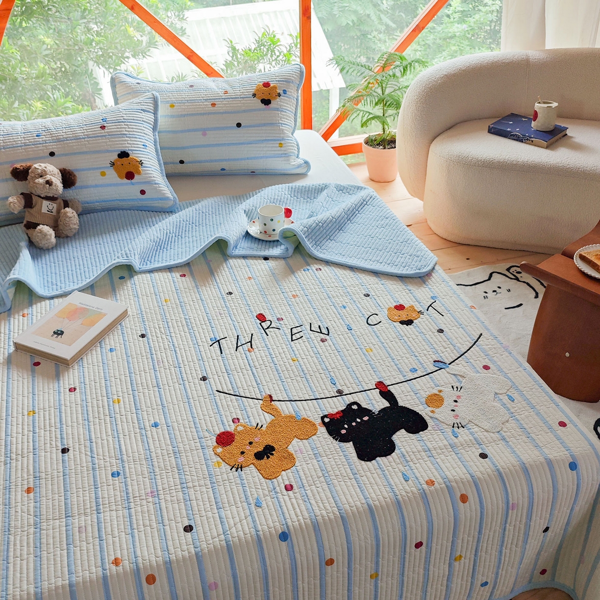 91家纺网 家纺一手货源 找家纺 鑫喜莱家纺 2025新款A版纯棉B版牛奶绒床盖毛巾绣系列单件床褥垫软床垫床盖 小猫伙伴