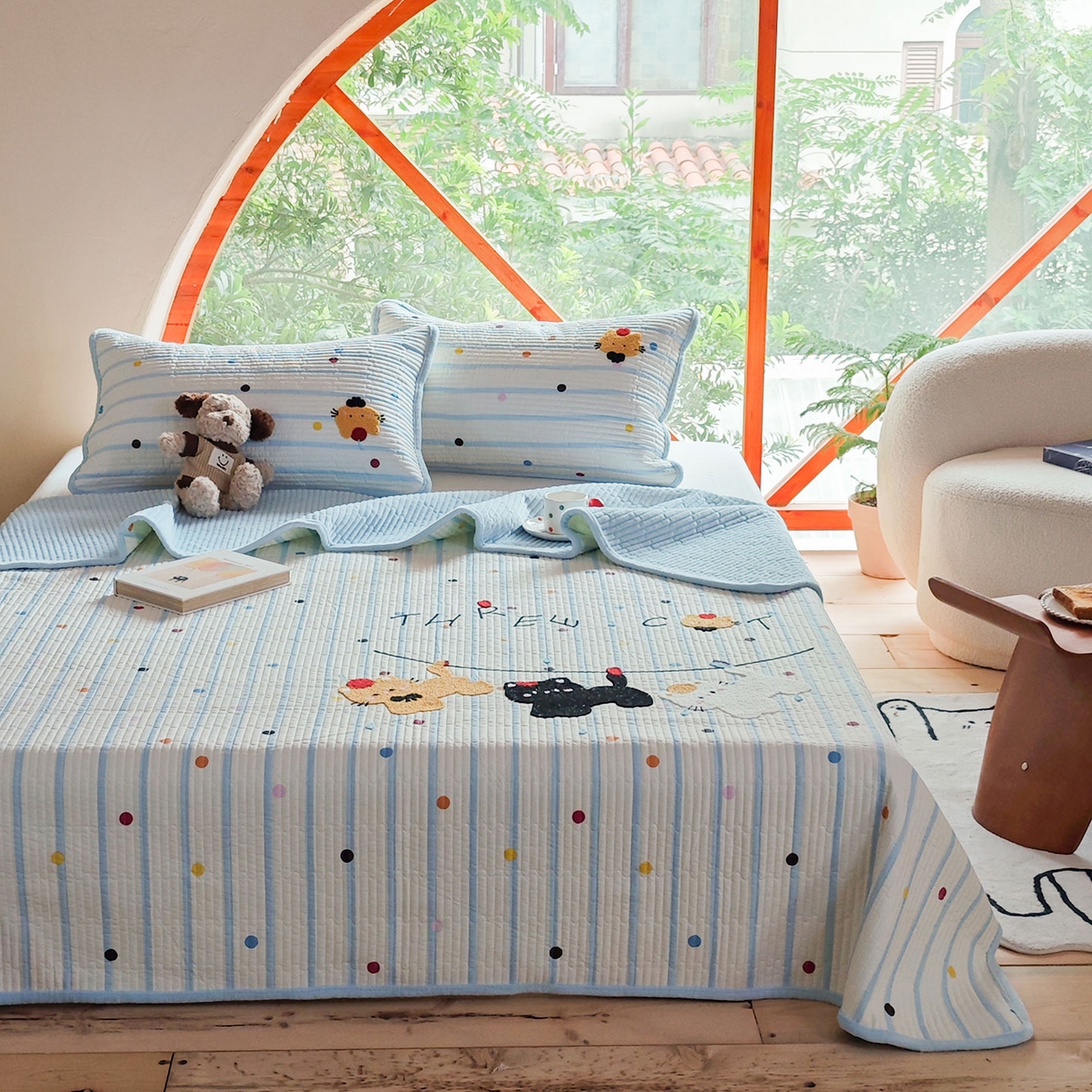 91家纺网 家纺一手货源 找家纺 鑫喜莱家纺 2025新款A版纯棉B版牛奶绒床盖毛巾绣系列单件床褥垫软床垫床盖 小猫伙伴