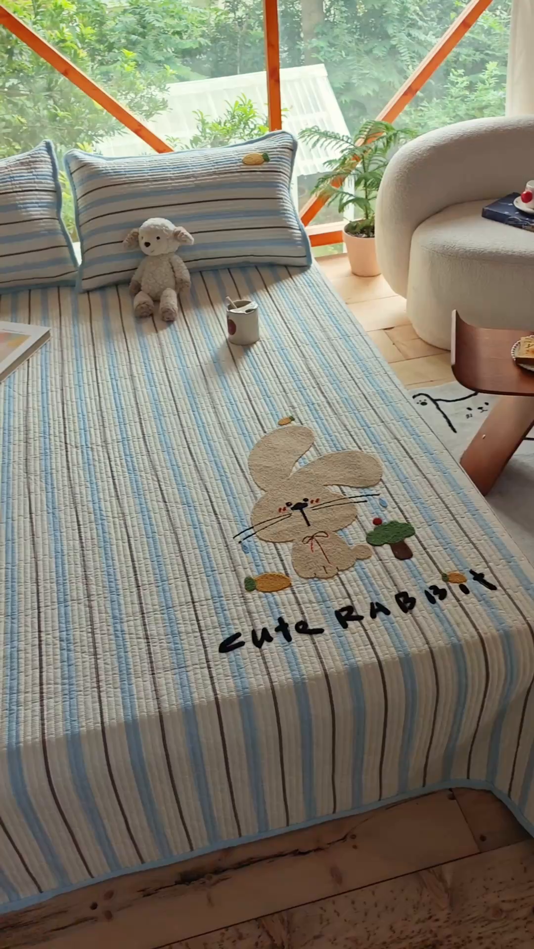 91家纺网 家纺一手货源 找家纺 鑫喜莱家纺 2025新款A版纯棉B版牛奶绒床盖毛巾绣系列单件床褥垫软床垫床盖 萝卜兔