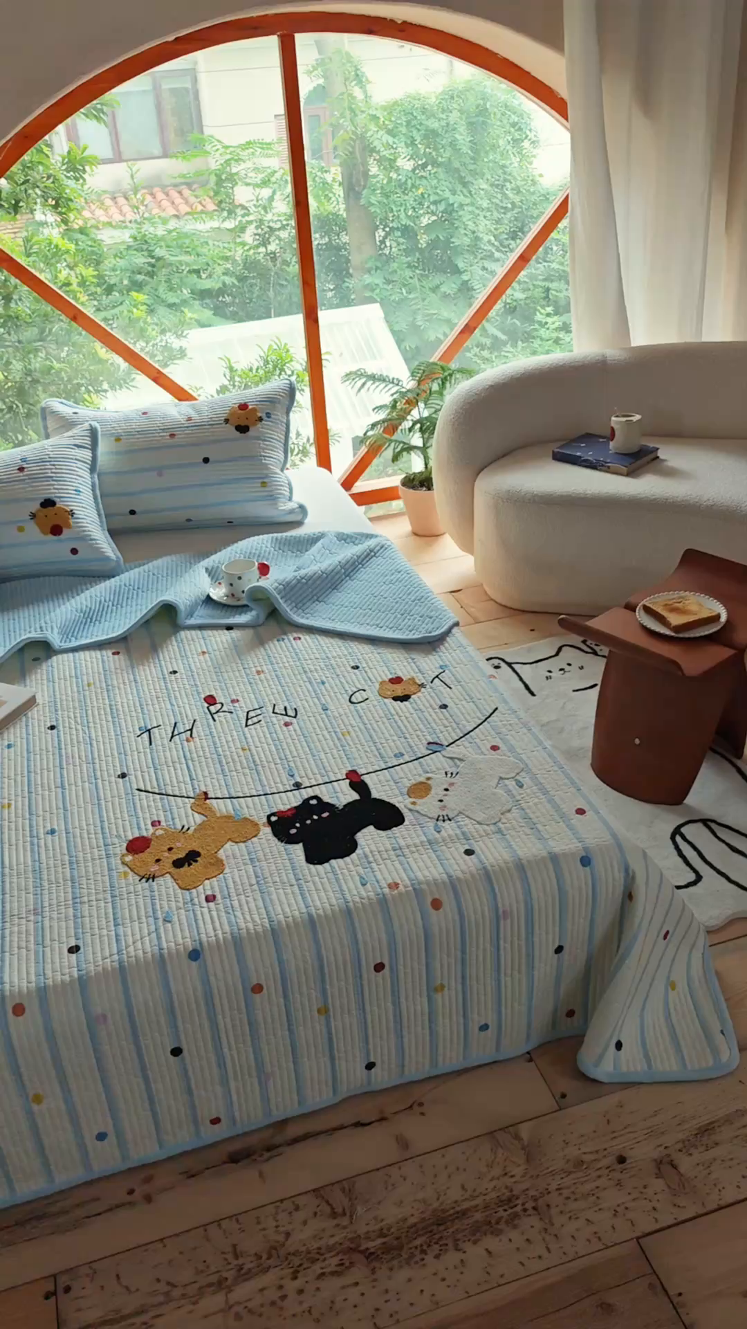 91家纺网 家纺一手货源 找家纺 鑫喜莱家纺 2025新款A版纯棉B版牛奶绒床盖毛巾绣系列单件床褥垫软床垫床盖 小猫伙伴