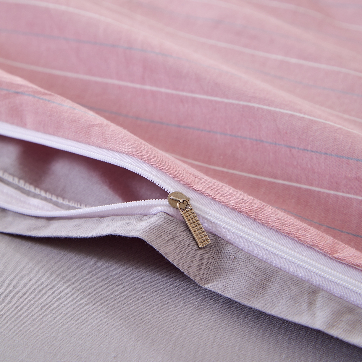 91家纺网 家纺一手货源 找家纺 九沐良品 2025新款全棉色织水洗棉无印风四件套 格林粉