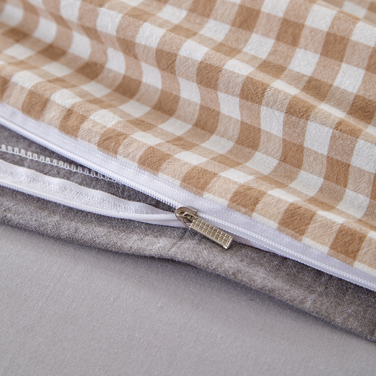 91家纺网 家纺一手货源 找家纺 九沐良品 2025新款全棉色织水洗棉无印风四件套 米小格