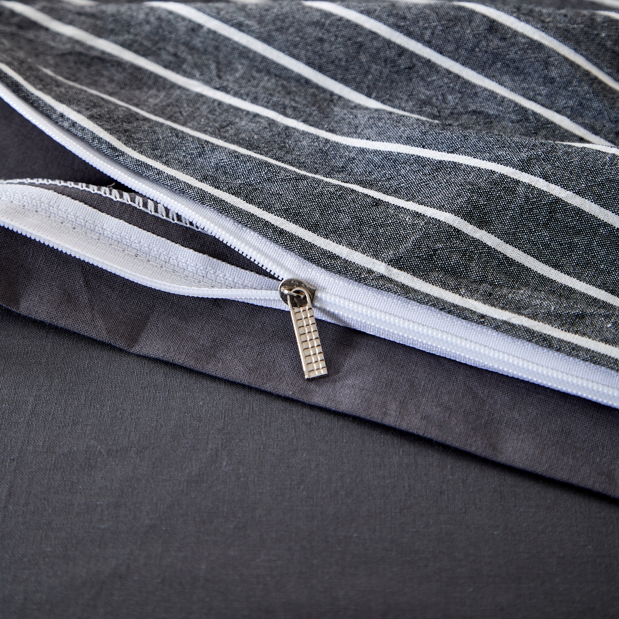 91家纺网 家纺一手货源 找家纺 九沐良品 2025新款全棉色织水洗棉无印风四件套 中灰条