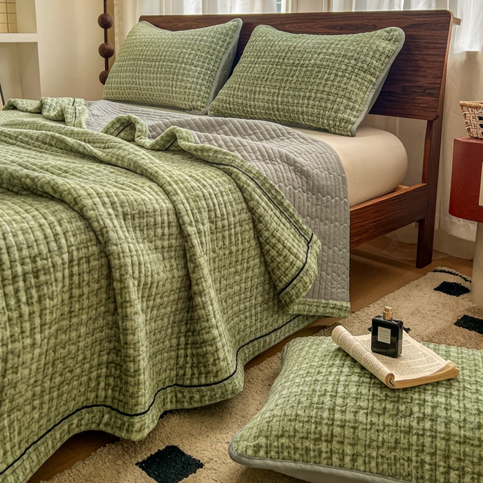 91家纺网 家纺一手货源 找家纺 （总）芷卧 2025新款小香风牛奶绒床盖三件套床盖单件