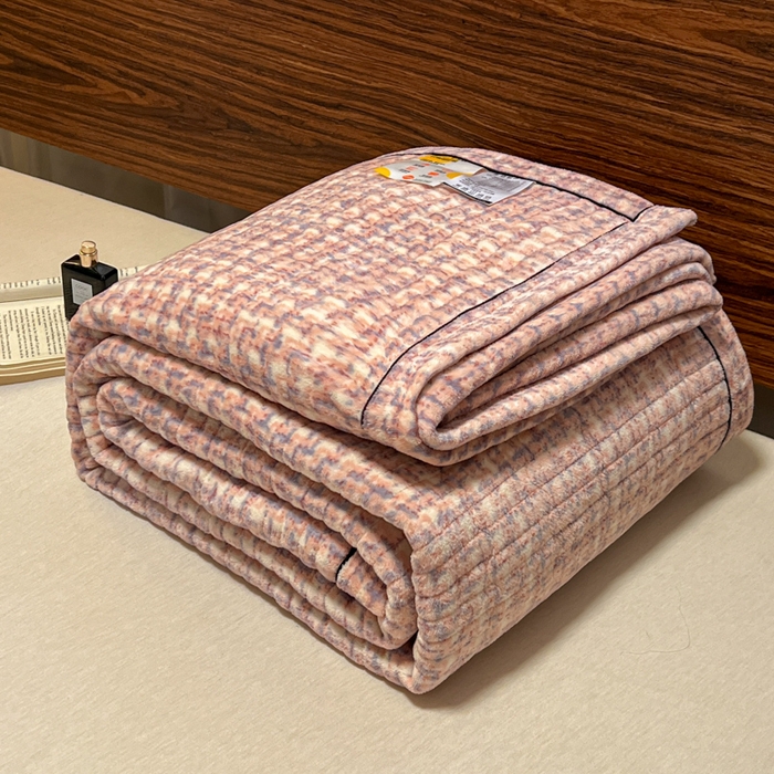 91家纺网 家纺一手货源 找家纺 （总）芷卧 2025新款小香风牛奶绒床盖三件套床盖单件