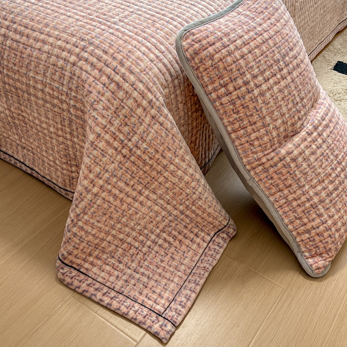 91家纺网 家纺一手货源 找家纺 芷卧 2025新款小香风牛奶绒床盖三件套 香妃-粉