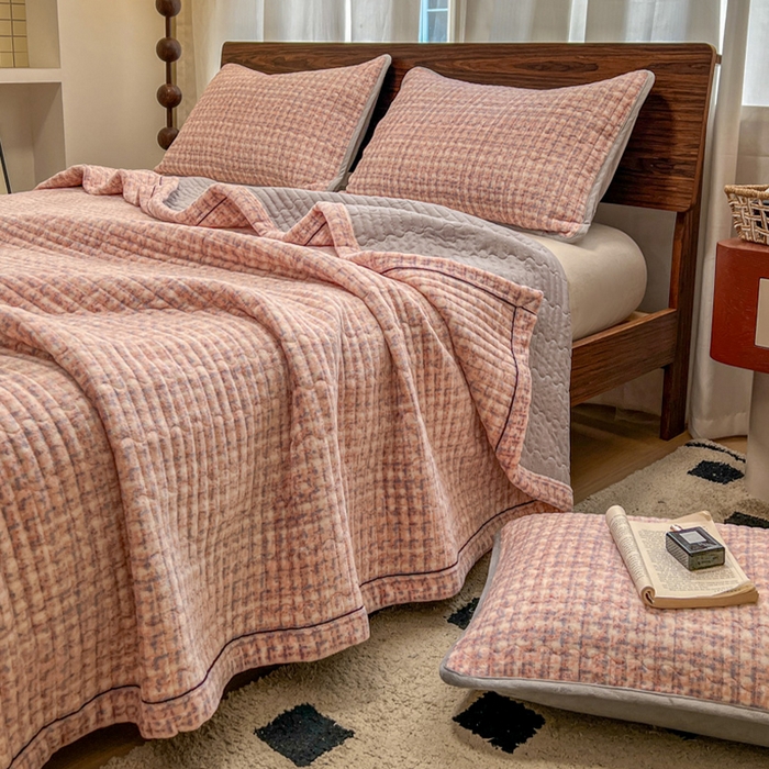 芷卧 2025新款小香风牛奶绒床盖三件套 香妃-粉