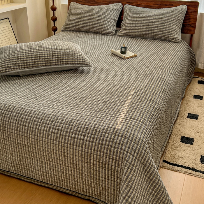 91家纺网 家纺一手货源 找家纺 芷卧 2025新款小香风牛奶绒床盖三件套 香妃-灰