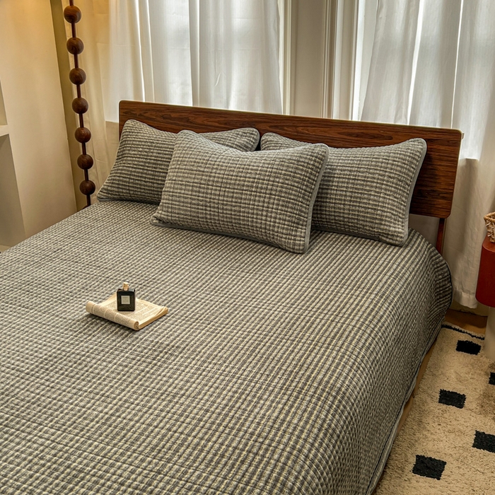 91家纺网 家纺一手货源 找家纺 芷卧 2025新款小香风牛奶绒床盖三件套 香妃-灰