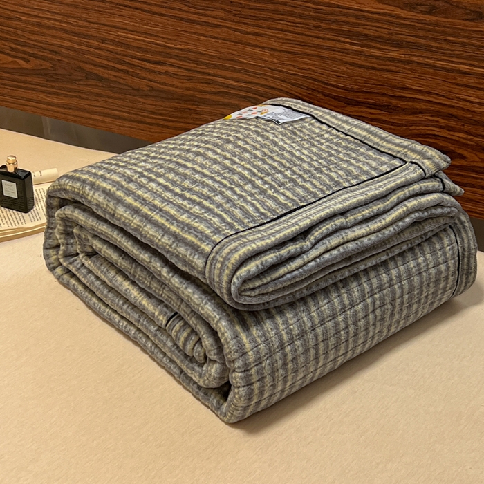 91家纺网 家纺一手货源 找家纺 芷卧 2025新款小香风牛奶绒床盖三件套 香妃-灰