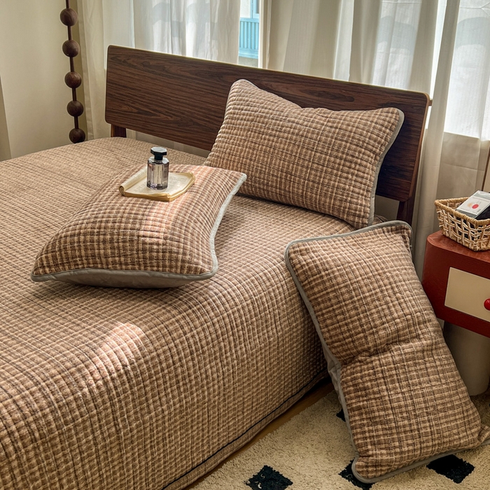 91家纺网 家纺一手货源 找家纺 芷卧 2025新款小香风牛奶绒床盖三件套 香妃-咖