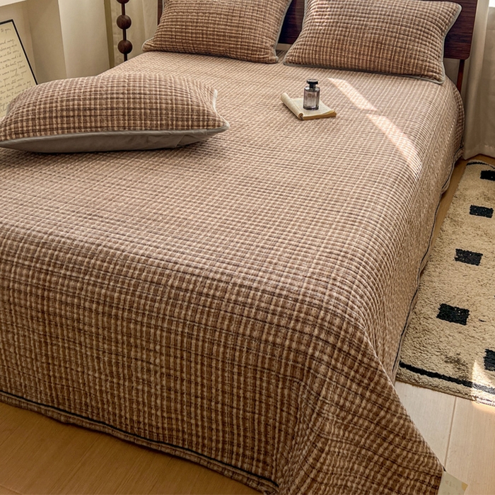 91家纺网 家纺一手货源 找家纺 芷卧 2025新款小香风牛奶绒床盖三件套 香妃-咖