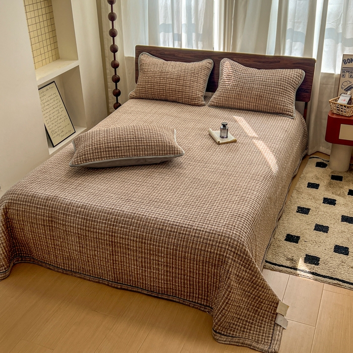 91家纺网 家纺一手货源 找家纺 芷卧 2025新款小香风牛奶绒床盖三件套 香妃-咖