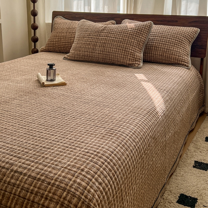 91家纺网 家纺一手货源 找家纺 芷卧 2025新款小香风牛奶绒床盖三件套 香妃-咖