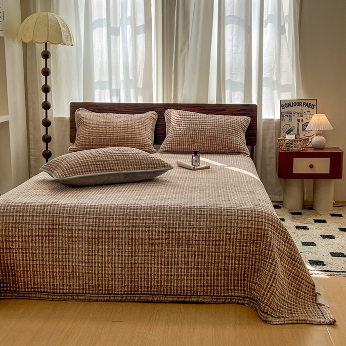 91家纺网 家纺一手货源 找家纺 芷卧 2025新款小香风牛奶绒床盖三件套 香妃-咖