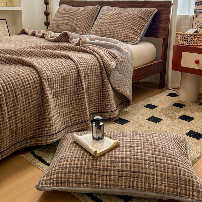 91家纺网 家纺一手货源 找家纺 芷卧 2025新款小香风牛奶绒床盖三件套 香妃-咖