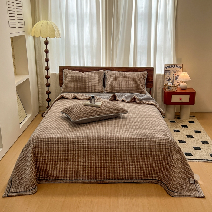 91家纺网 家纺一手货源 找家纺 芷卧 2025新款小香风牛奶绒床盖三件套 香妃-咖