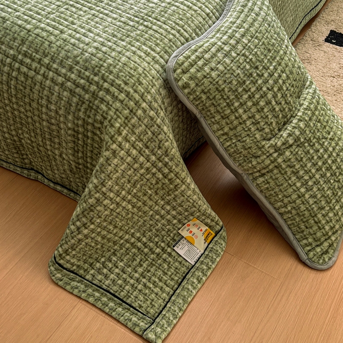 91家纺网 家纺一手货源 找家纺 芷卧 2025新款小香风牛奶绒床盖三件套 香妃-绿