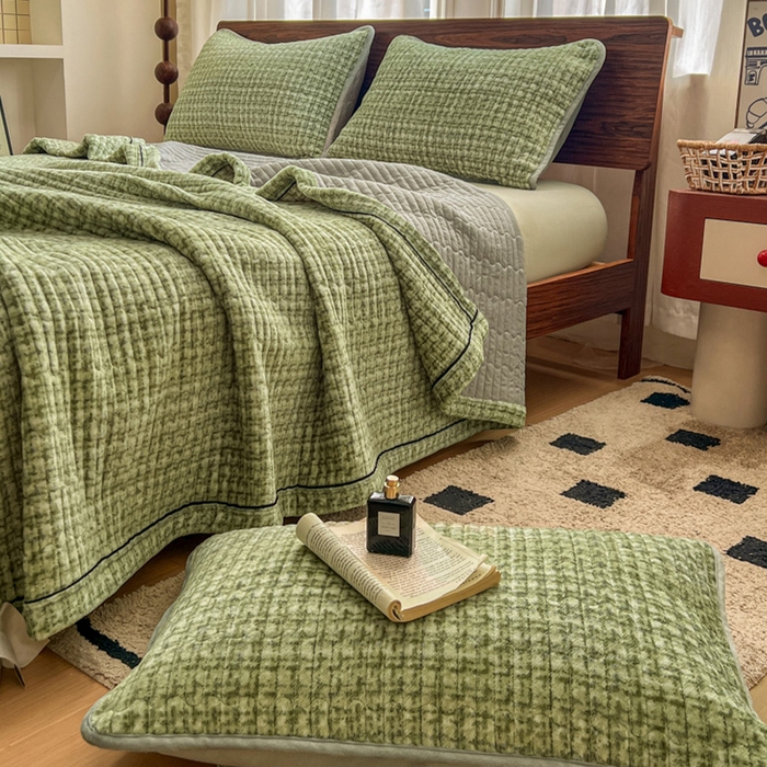 91家纺网 家纺一手货源 找家纺 芷卧 2025新款小香风牛奶绒床盖三件套 香妃-绿