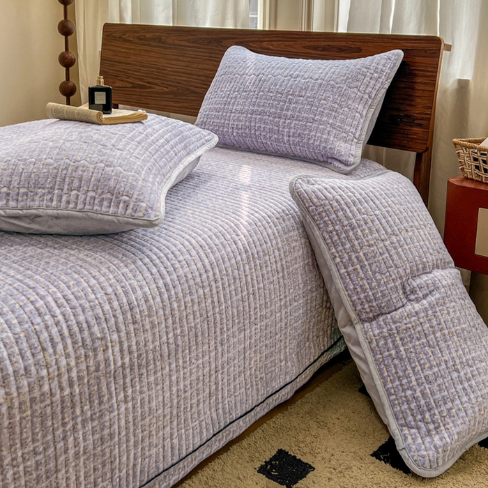 91家纺网 家纺一手货源 找家纺 芷卧 2025新款小香风牛奶绒床盖三件套 香妃-紫