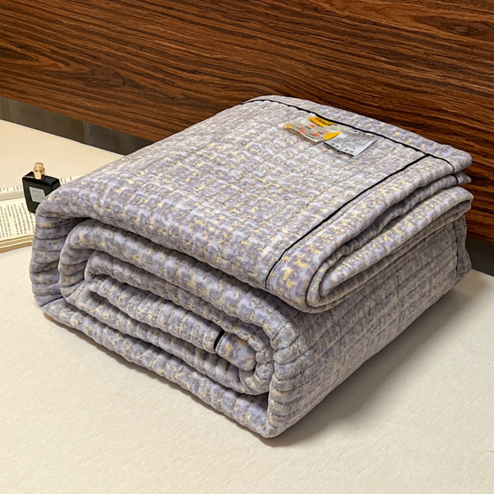 91家纺网 家纺一手货源 找家纺 芷卧 2025新款小香风牛奶绒床盖三件套 香妃-紫