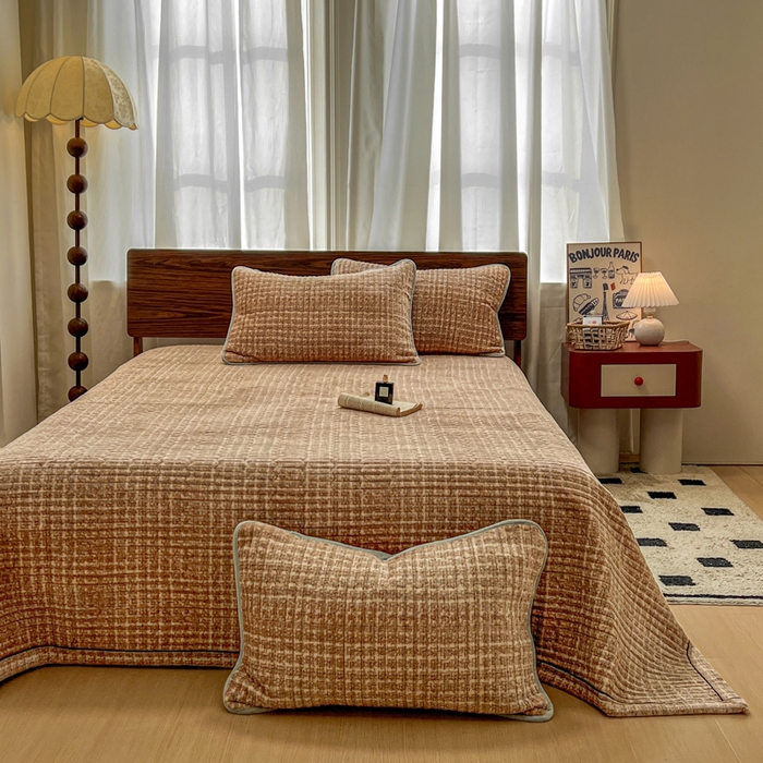 91家纺网 家纺一手货源 找家纺 芷卧 2025新款小香风牛奶绒床盖三件套 香妃-棕