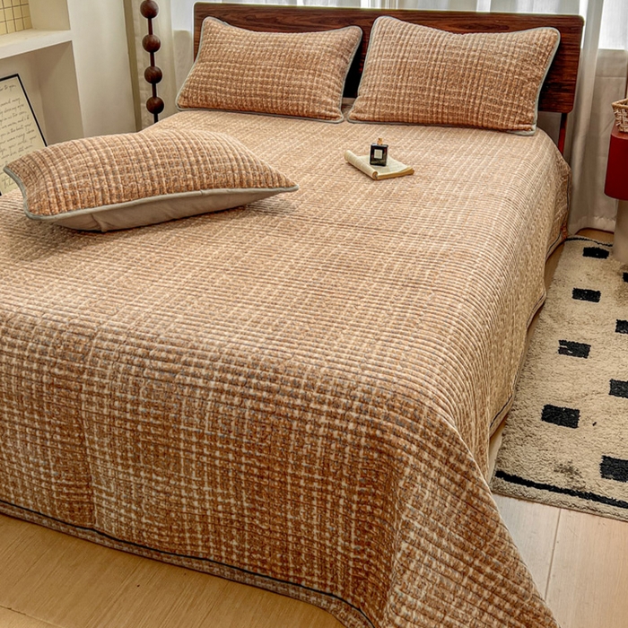 91家纺网 家纺一手货源 找家纺 芷卧 2025新款小香风牛奶绒床盖三件套 香妃-棕