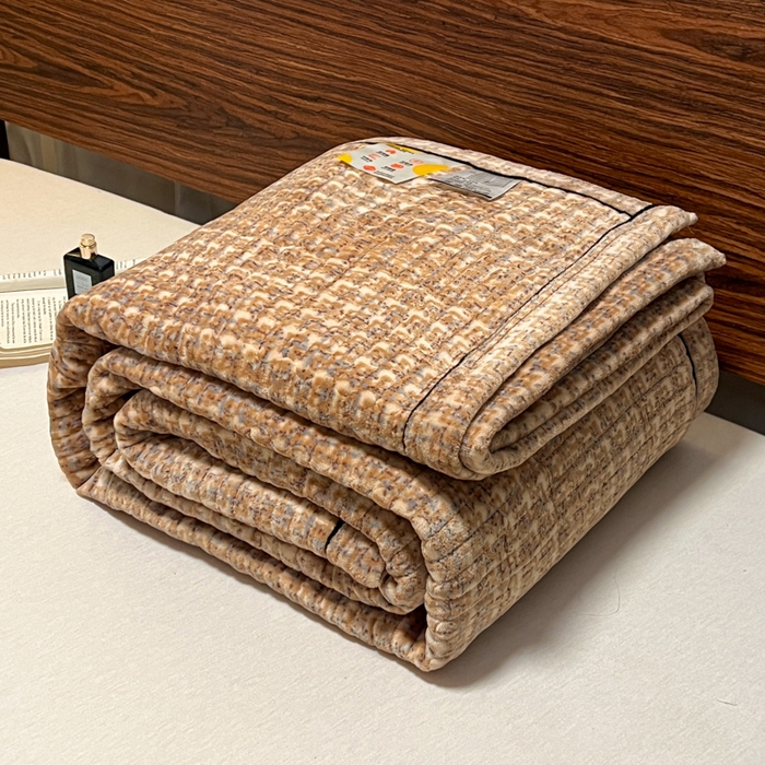 91家纺网 家纺一手货源 找家纺 芷卧 2025新款小香风牛奶绒床盖三件套 香妃-棕