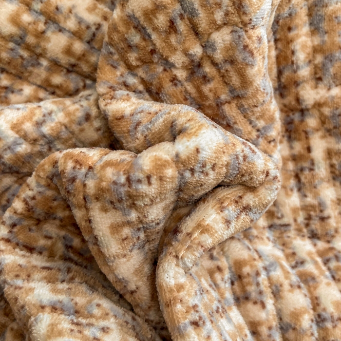 91家纺网 家纺一手货源 找家纺 芷卧 2025新款小香风牛奶绒床盖三件套 香妃-棕