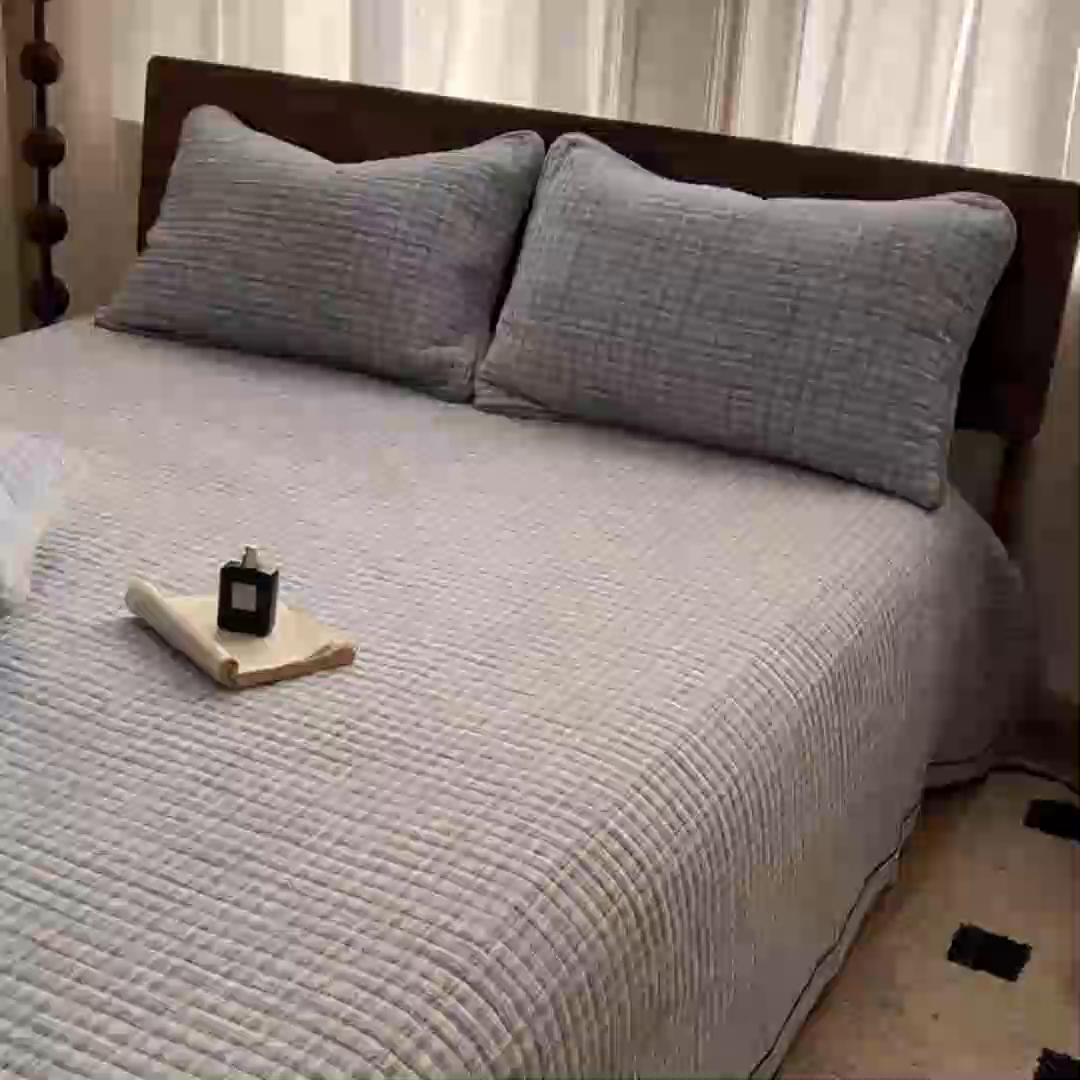 91家纺网 家纺一手货源 找家纺 芷卧 2025新款小香风牛奶绒床盖三件套 香妃-紫