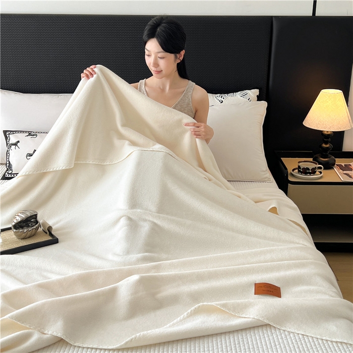 91家纺网 家纺一手货源 找家纺 琪格格纺织 2025新款高端航空水貂绒毛毯双面绒盖毯办公室家用午睡沙发毯空调毯子 奶酪 乳白