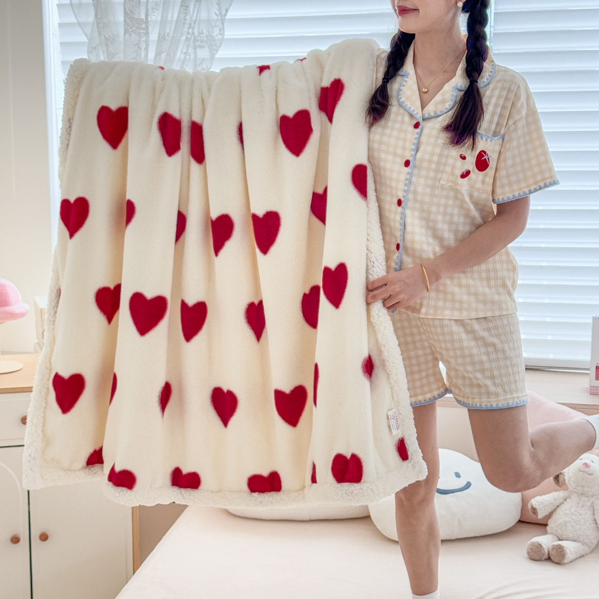 91家纺网 家纺一手货源 找家纺 KA家纺 2025新款兔毛绒毛毯 印花牛奶绒盖毯 多功能被套毯 兔绒毯 心心相印