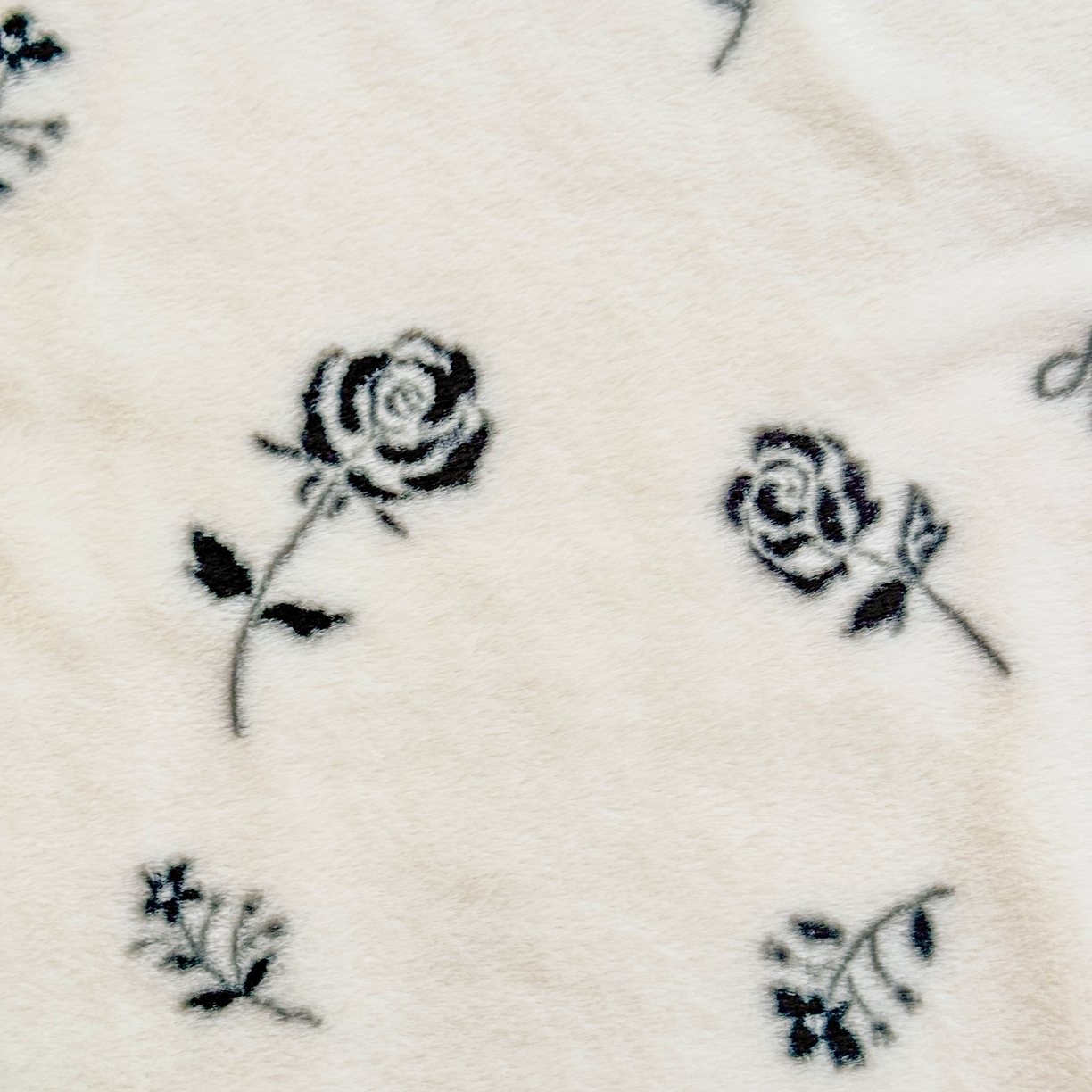 91家纺网 家纺一手货源 找家纺 KA家纺 2025新款兔毛绒毛毯 印花牛奶绒盖毯 多功能被套毯 兔绒毯 玫瑰物语