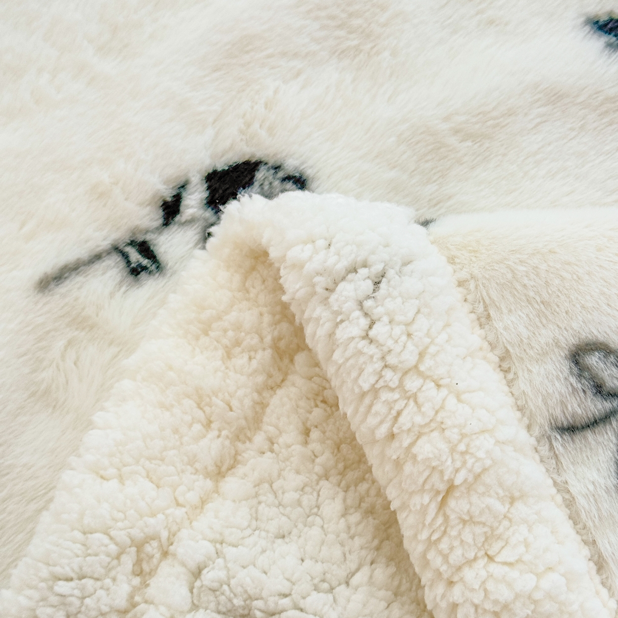 91家纺网 家纺一手货源 找家纺 KA家纺 2025新款兔毛绒毛毯 印花牛奶绒盖毯 多功能被套毯 兔绒毯 玫瑰物语