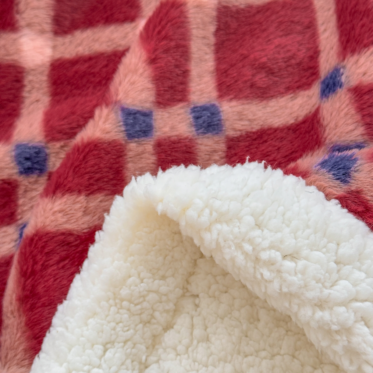 91家纺网 家纺一手货源 找家纺 KA家纺 2025新款兔毛绒毛毯 印花牛奶绒盖毯 多功能被套毯 兔绒毯 花小猫红