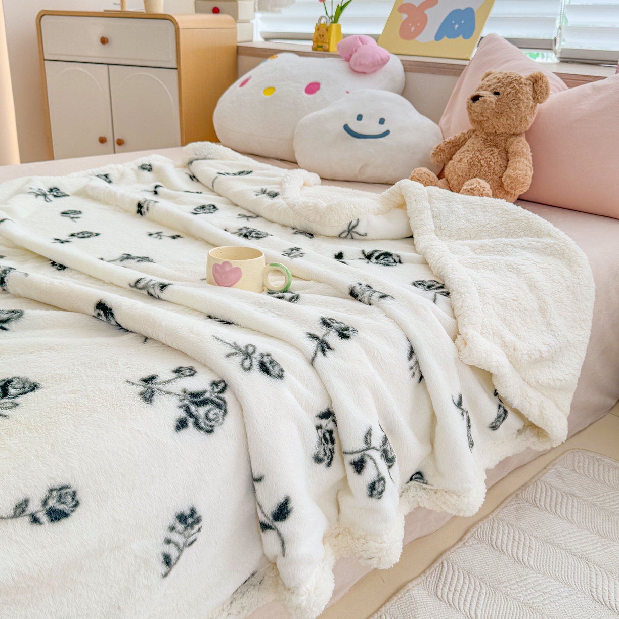 91家纺网 家纺一手货源 找家纺 KA家纺 2025新款兔毛绒毛毯 印花牛奶绒盖毯 多功能被套毯 兔绒毯 玫瑰物语