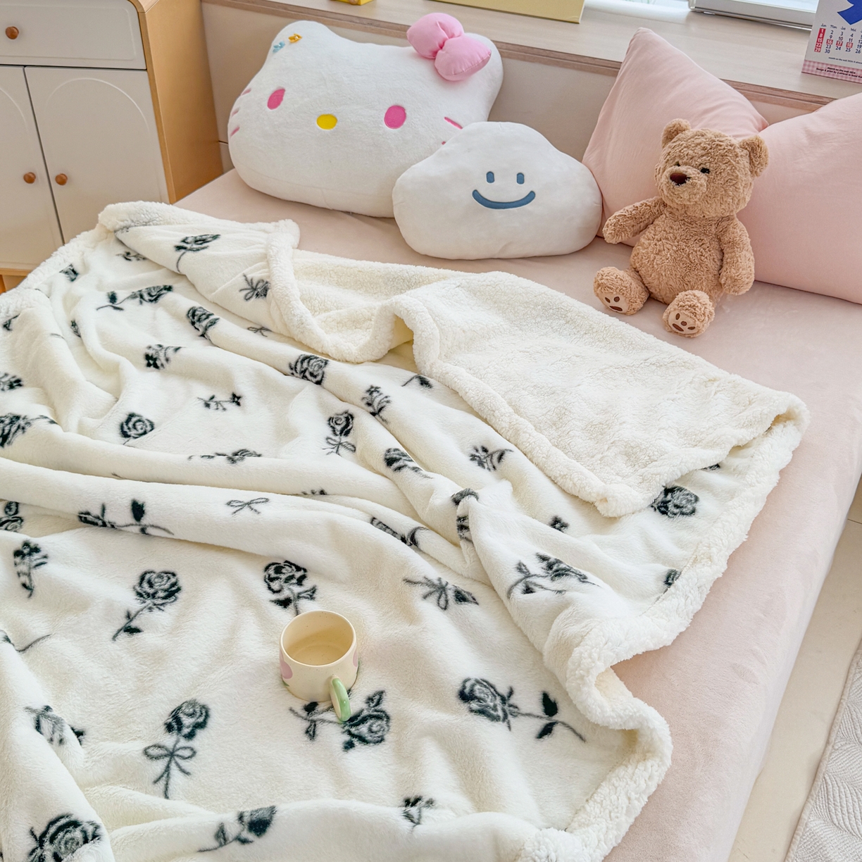 91家纺网 家纺一手货源 找家纺 KA家纺 2025新款兔毛绒毛毯 印花牛奶绒盖毯 多功能被套毯 兔绒毯 玫瑰物语