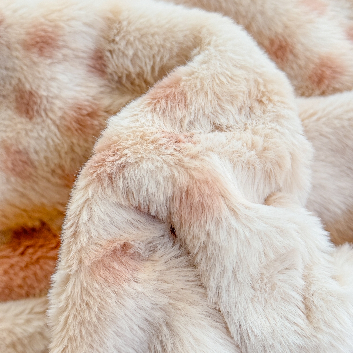 91家纺网 家纺一手货源 找家纺 KA家纺 2025新款兔毛绒毛毯 印花牛奶绒盖毯 多功能被套毯 兔绒毯 可爱熊宝