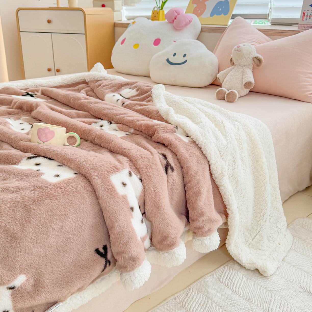 91家纺网 家纺一手货源 找家纺 KA家纺 2025新款兔毛绒毛毯 印花牛奶绒盖毯 多功能被套毯 兔绒毯 斑点狗