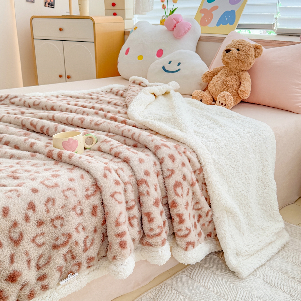 91家纺网 家纺一手货源 找家纺 KA家纺 2025新款兔毛绒毛毯 印花牛奶绒盖毯 多功能被套毯 兔绒毯 豹纹咖
