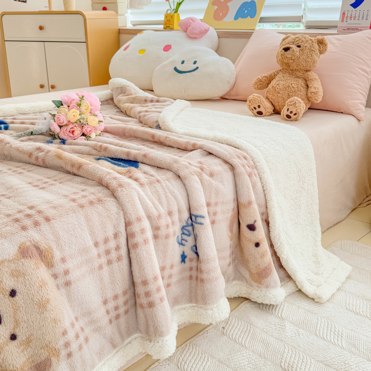 91家纺网 家纺一手货源 找家纺 KA家纺 2025新款兔毛绒毛毯 印花牛奶绒盖毯 多功能被套毯 兔绒毯 可爱熊宝