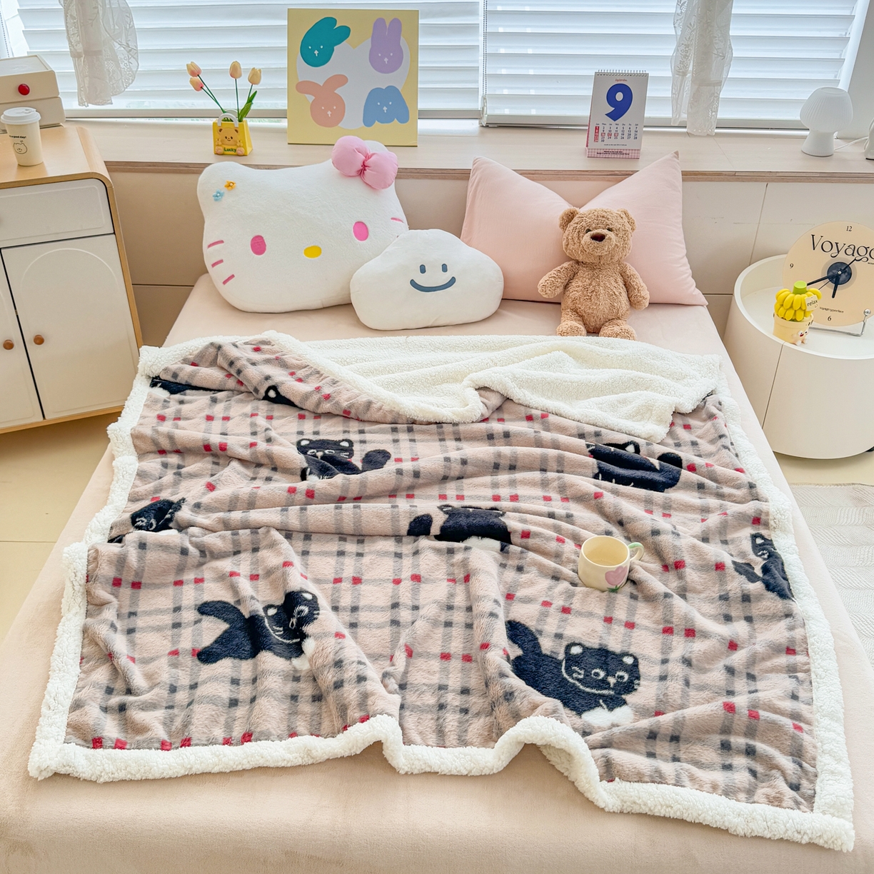 91家纺网 家纺一手货源 找家纺 KA家纺 2025新款兔毛绒毛毯 印花牛奶绒盖毯 多功能被套毯 兔绒毯 花小猫咖