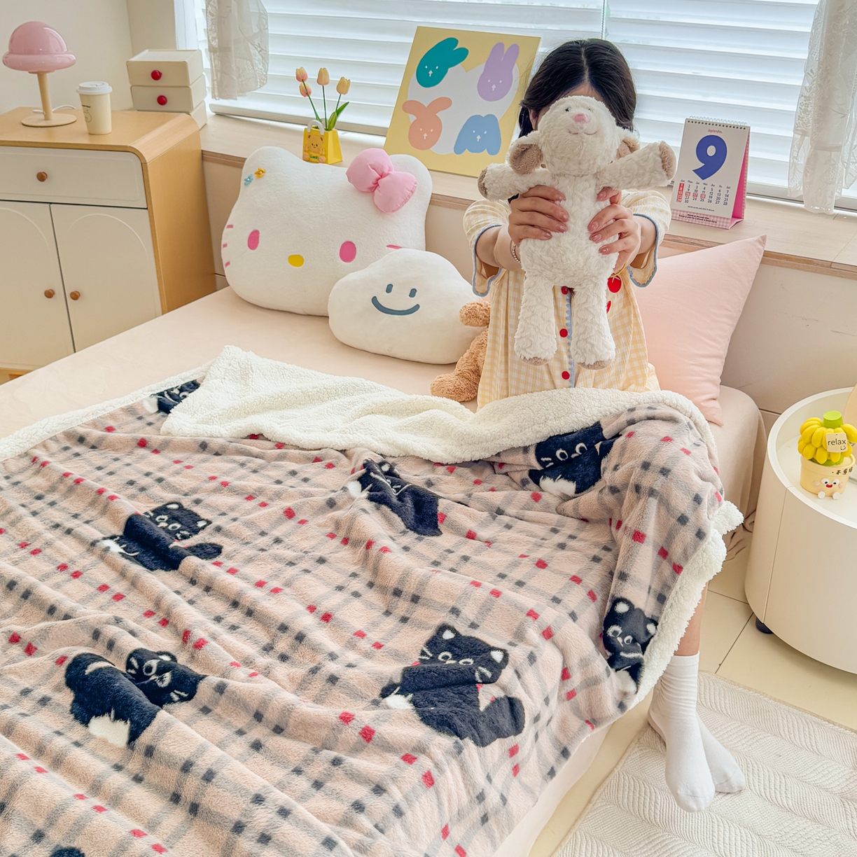 91家纺网 家纺一手货源 找家纺 KA家纺 2025新款兔毛绒毛毯 印花牛奶绒盖毯 多功能被套毯 兔绒毯 花小猫咖