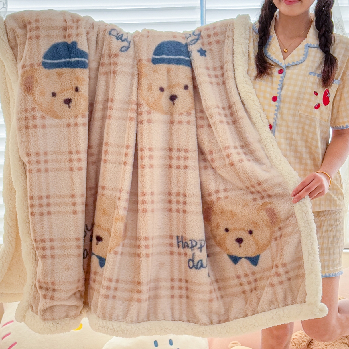 91家纺网 家纺一手货源 找家纺 KA家纺 2025新款兔毛绒毛毯 印花牛奶绒盖毯 多功能被套毯 兔绒毯 可爱熊宝