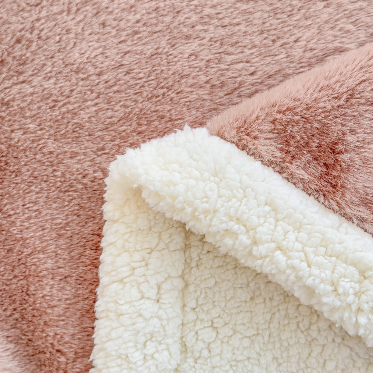 91家纺网 家纺一手货源 找家纺 KA家纺 2025新款兔毛绒毛毯 印花牛奶绒盖毯 多功能被套毯 兔绒毯 斑点狗