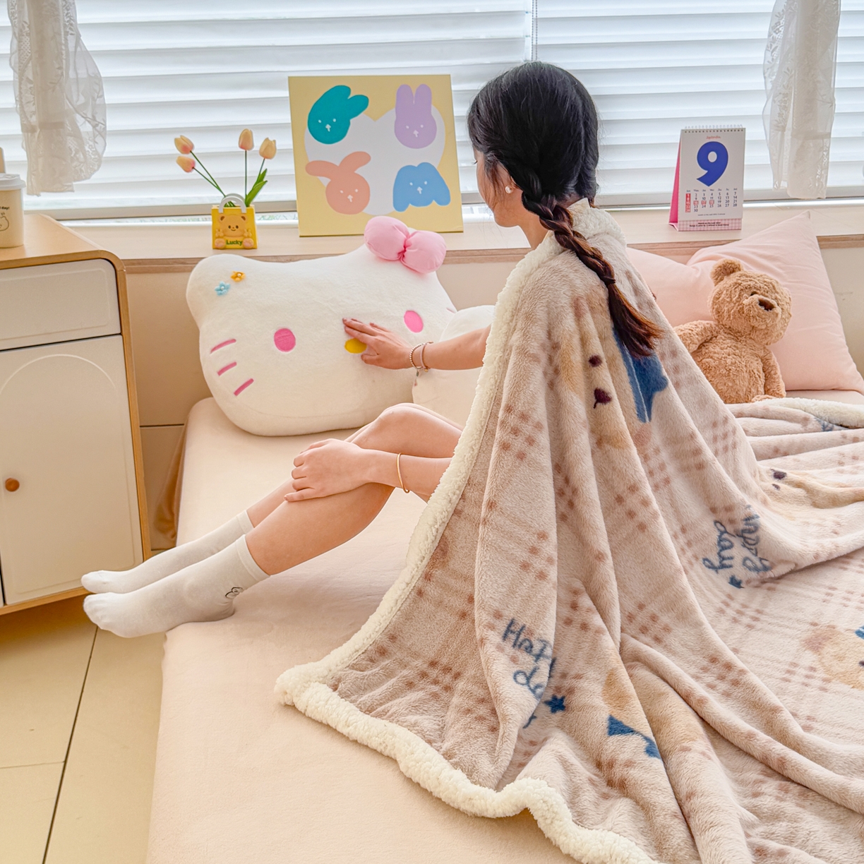 91家纺网 家纺一手货源 找家纺 KA家纺 2025新款兔毛绒毛毯 印花牛奶绒盖毯 多功能被套毯 兔绒毯 可爱熊宝