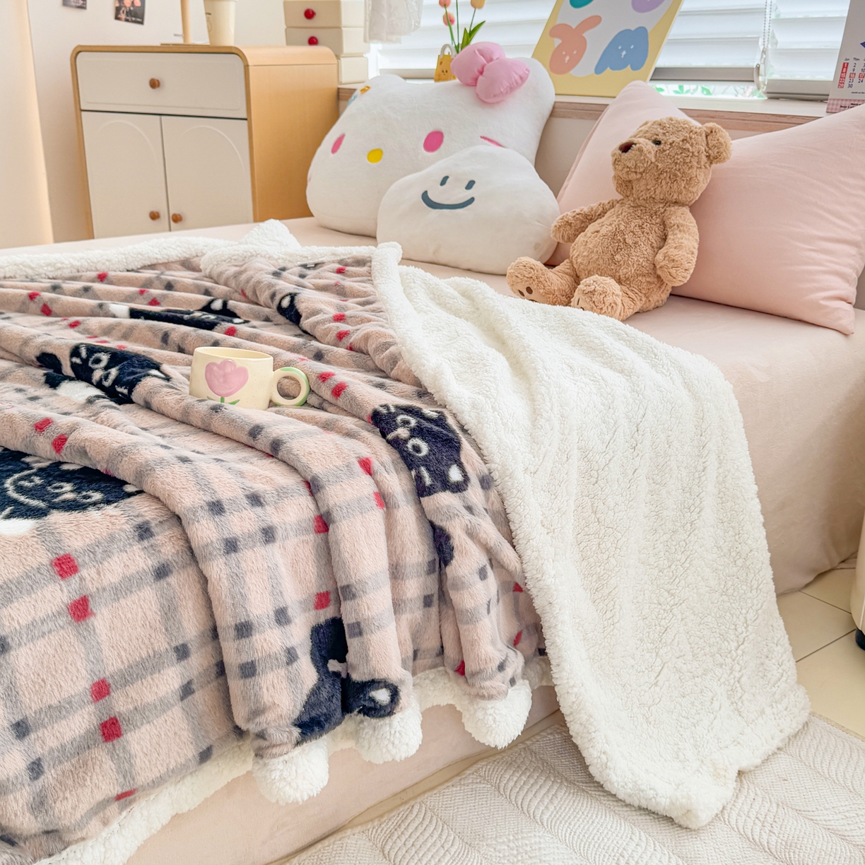 91家纺网 家纺一手货源 找家纺 KA家纺 2025新款兔毛绒毛毯 印花牛奶绒盖毯 多功能被套毯 兔绒毯 花小猫咖