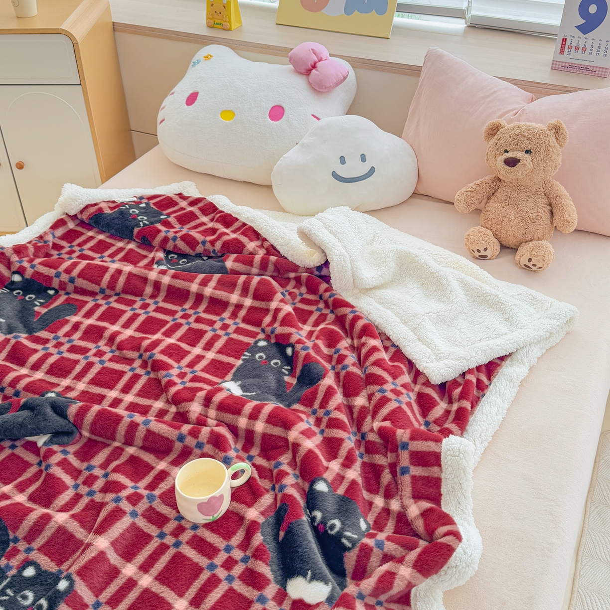 91家纺网 家纺一手货源 找家纺 KA家纺 2025新款兔毛绒毛毯 印花牛奶绒盖毯 多功能被套毯 兔绒毯 花小猫红