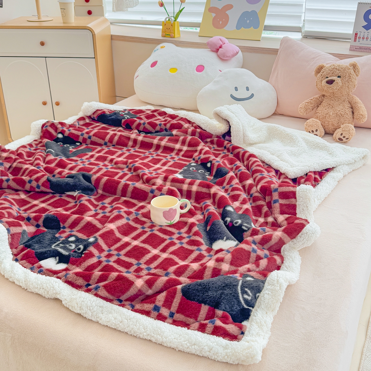 91家纺网 家纺一手货源 找家纺 KA家纺 2025新款兔毛绒毛毯 印花牛奶绒盖毯 多功能被套毯 兔绒毯 花小猫红